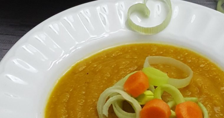 Potage épicé aux carottes, poireaux et lentilles